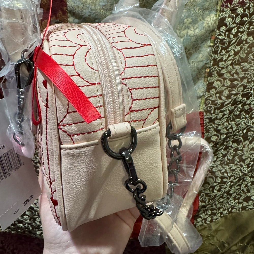 Betsey Johnson Heart Patterned Cream Bag with Bag Charm/ Bracelet - Picture 6 of 7